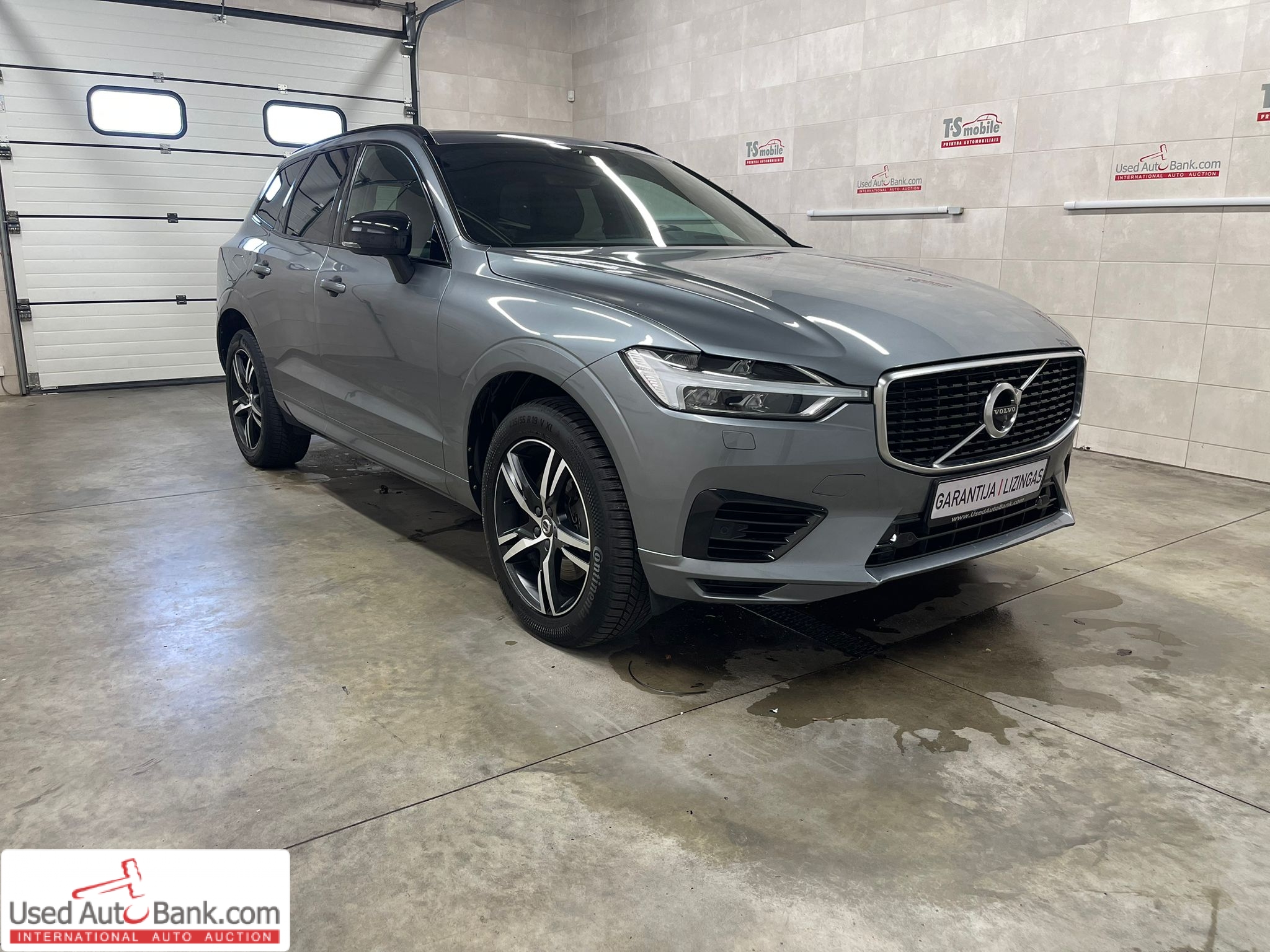VOLVO XC60 2.0 T8 R-DESIGN