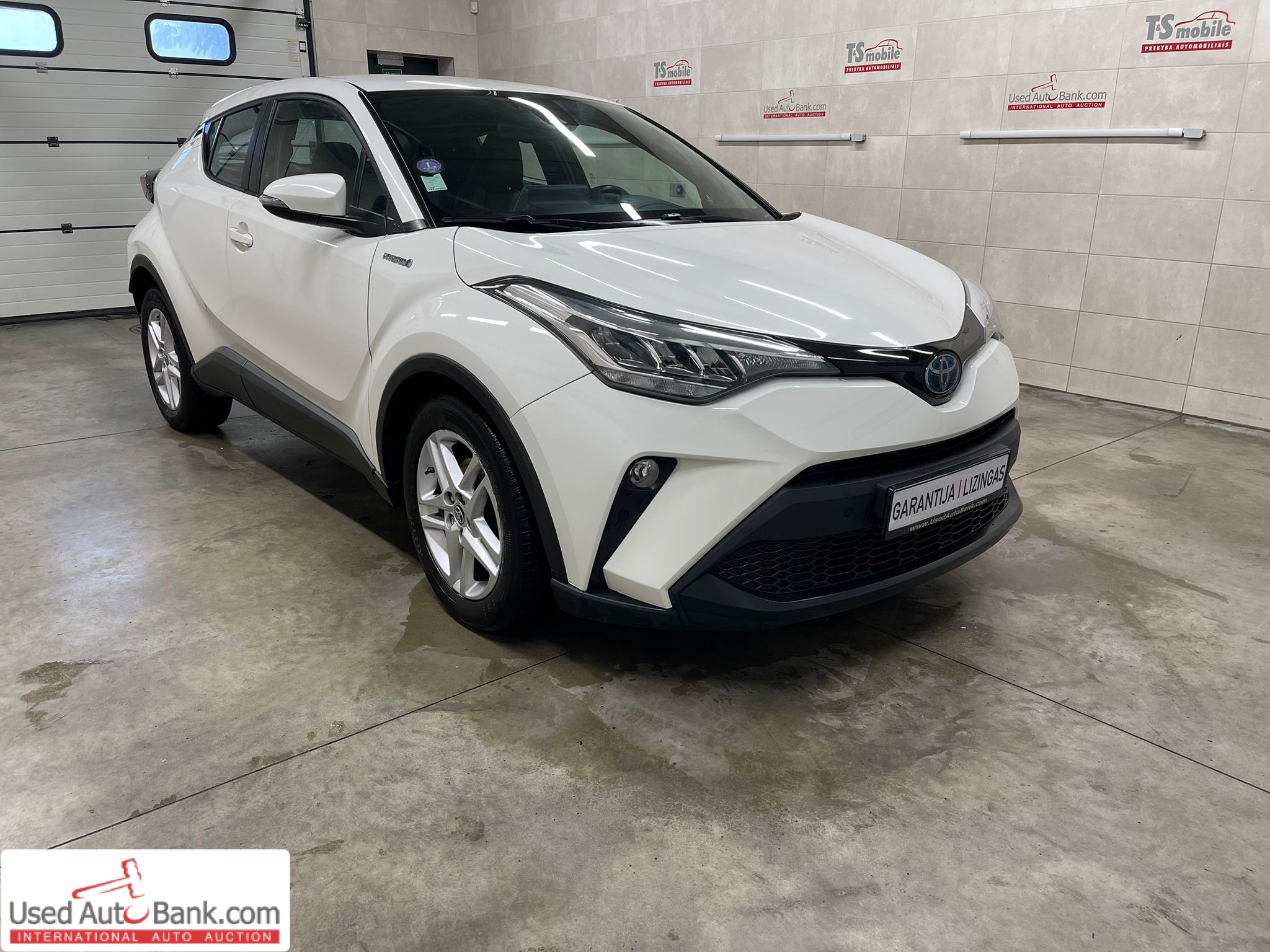 Toyota C-HR 1.8 HYBRIDE 122 DYN BUS BEYOND ZERO AC...